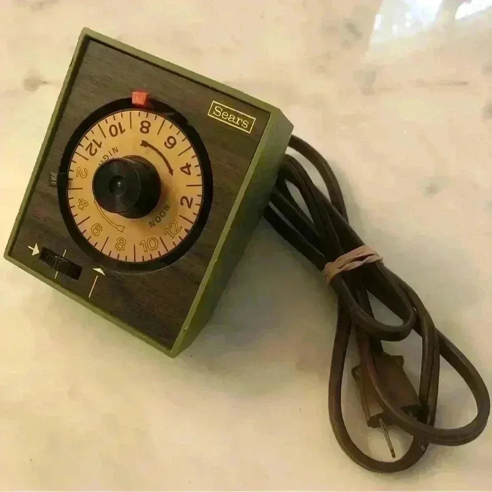 Sweet 70s vintage Sears appliance timer  in avocado green